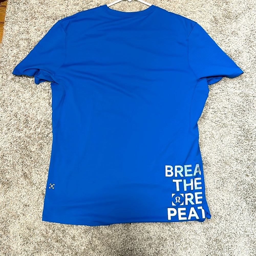 Lululemon men’s blue shirt in perfect condition (I’m obsessed with this)